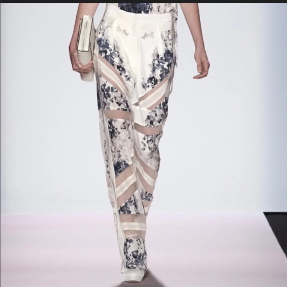 BCBGMAXAZRIA RUNWAY THE
GABRIEL PANTS
Size XXSmall - Picture 2 of 15